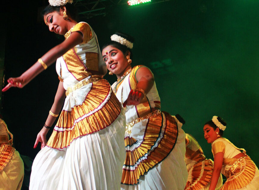 Mohiniyattam Dance